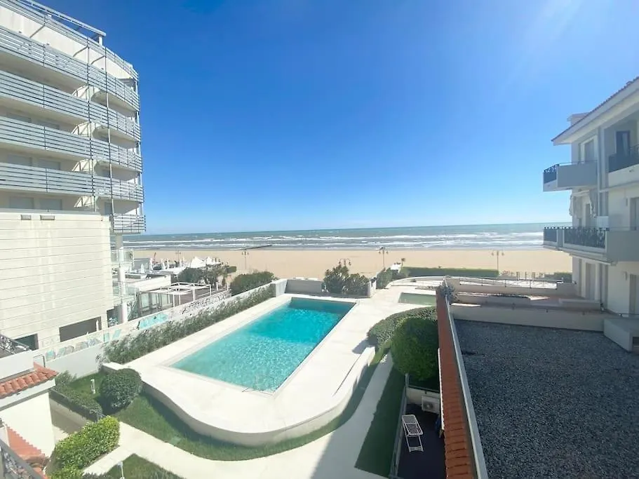 I Bagni 36 - Piazza Marconi Fronte Mare Con Piscina - Immobil Relax Apartment Lido di Jesolo